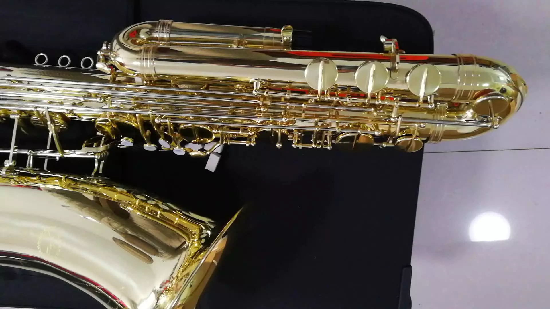 Saxophone (49 فوٹو): یہ کیا ہے؟ کرایہ اور سوپرانو، بارٹون اور دیگر پرجاتیوں، کینوں اور گدھے کا انتخاب. یہ کیا نظر آتا ہے اور یہ کیسے لگتا ہے؟ 25581_34