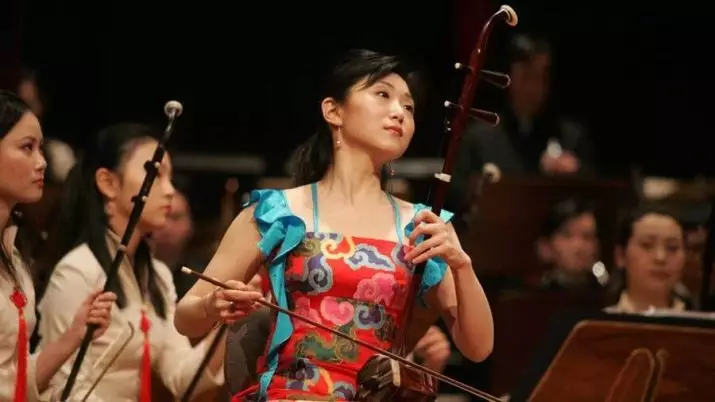 Erhu: Beschreiwung vum String musikalescht Instrument. Chinesesch Violon spillen. Firwat ass et sougenannt? Wéi kléngt Musek? 25584_12