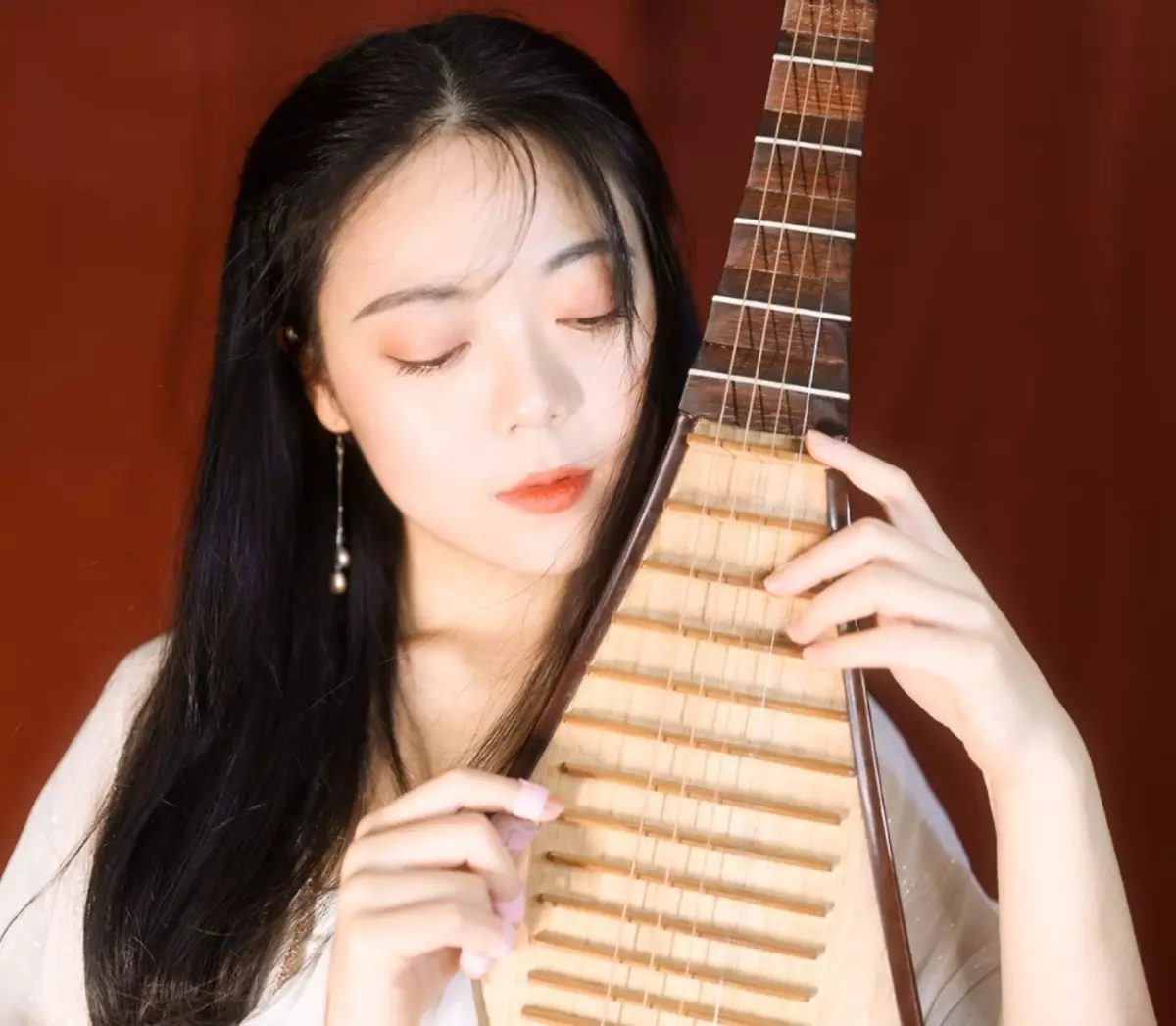 PIPA MUSICAL INSTRUMENT (18 foto's): Chinese toolbeschrijving, Geluidseigenschappen 25591_15