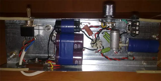 Gitar lambası amplifikatörü kendin yap: Elektro gitar için şema amplifikatörleri, ev lambalarında basit bir model 25593_19