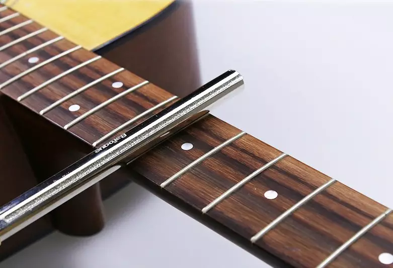 Severy Guitar (35 foto): Perbedaan antara gitar Rusia 7-string dari enam-string, apa yang lebih baik? Pelatihan gitar 7 string, klasik dan gitar lainnya 25596_20