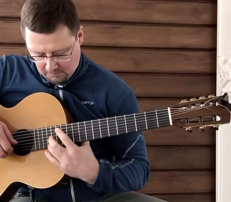 Severy Guitar (35 foto): Perbedaan antara gitar Rusia 7-string dari enam-string, apa yang lebih baik? Pelatihan gitar 7 string, klasik dan gitar lainnya 25596_23