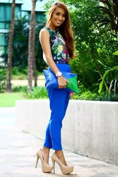 Béžová boty (62 photos): módní ženské tělesné barevné boty, béžové, otevřený 2560_52