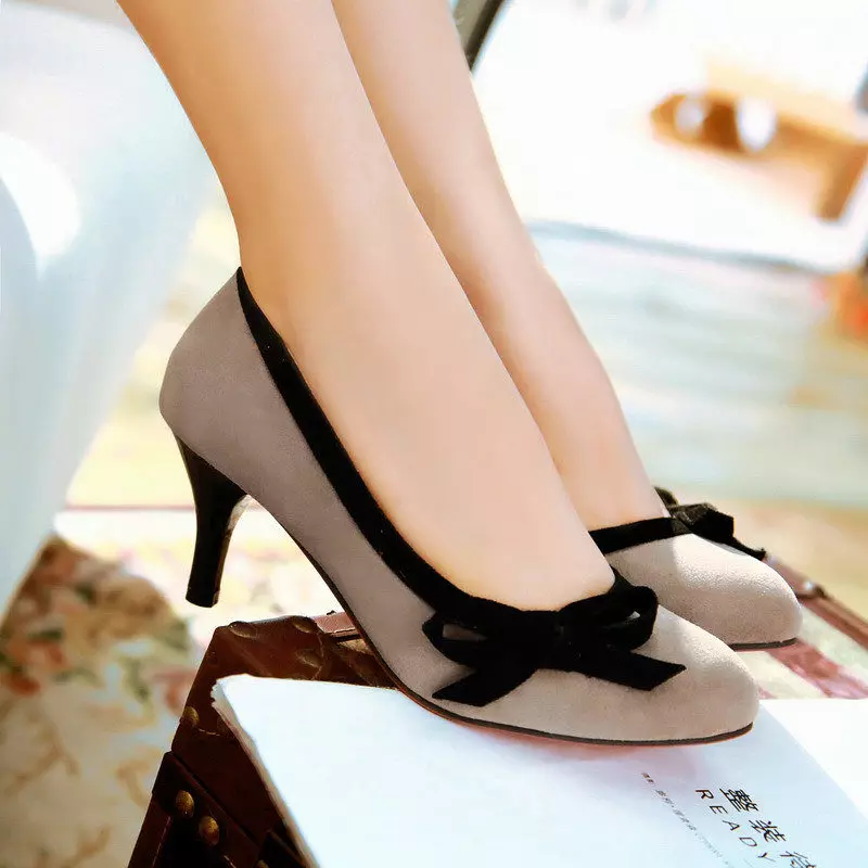 Жіночі туфлі на низьких підборах (58 фото): моделі на маленькому підборах, на невеликому, з натуральної шкіри 2562_22