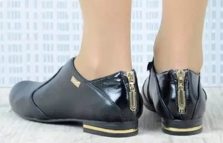 Zapatos de mujer de tacón bajo (58 fotos): modelos en tacones pequeños, en un cuero pequeño y genuino 2562_55