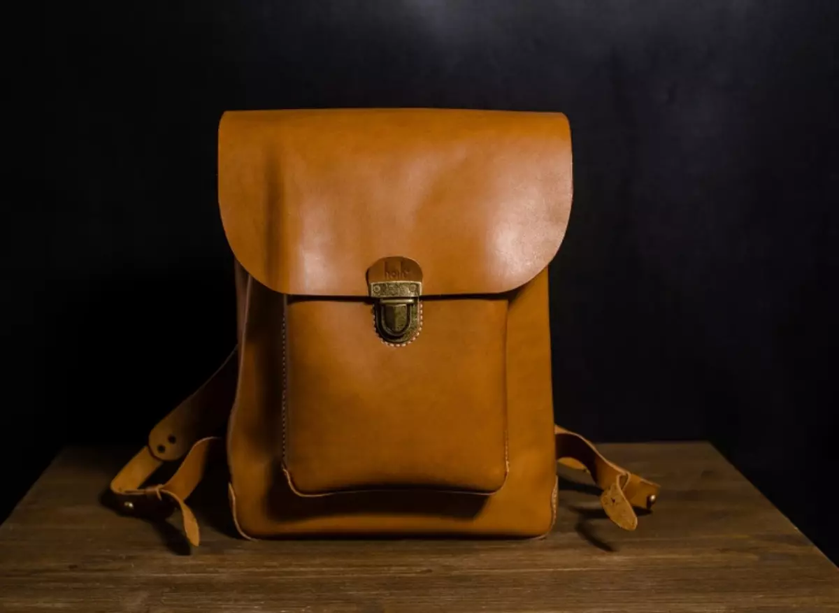 Backpacks Leathar (97 grianghraif): mná ó leathar fíor agus éicea-chrainn, samhlacha branda beag agus mór, backpacks uirbeach agus gnó, stylish agus faiseanta 2563_21