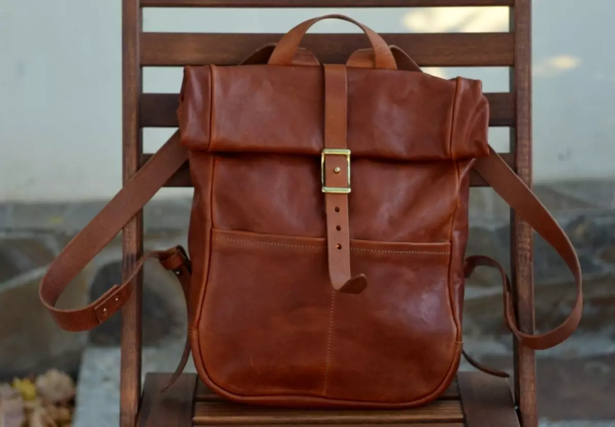 Leather Backpacks (97 photos): Vakadzi kubva kuganda chairo uye eco-muti, zvidiki uye zvakakura mhando mhando, maguta uye zvidhori uye mafashoni uye mafashoni emashure 2563_55