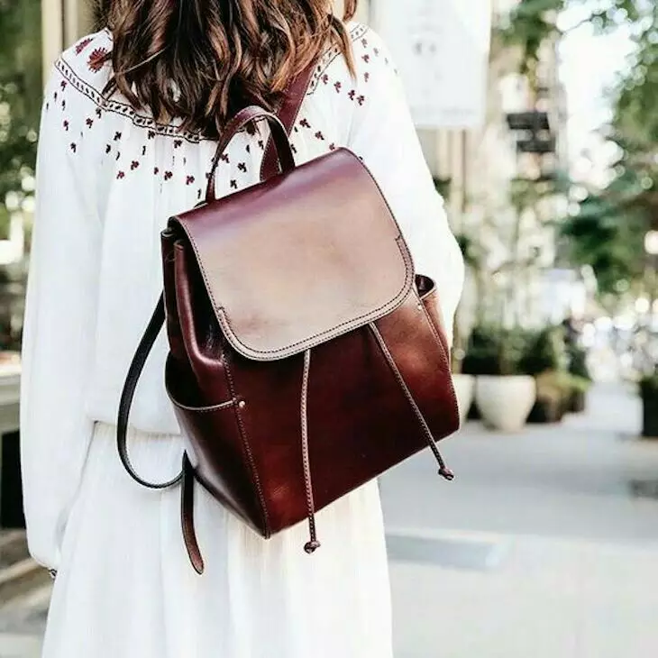 Leather backpacks (97 photos): Women from genuine leather and eco-tree, small and large brand models, urban and business, stylish and fashionable backpacks 2563_59