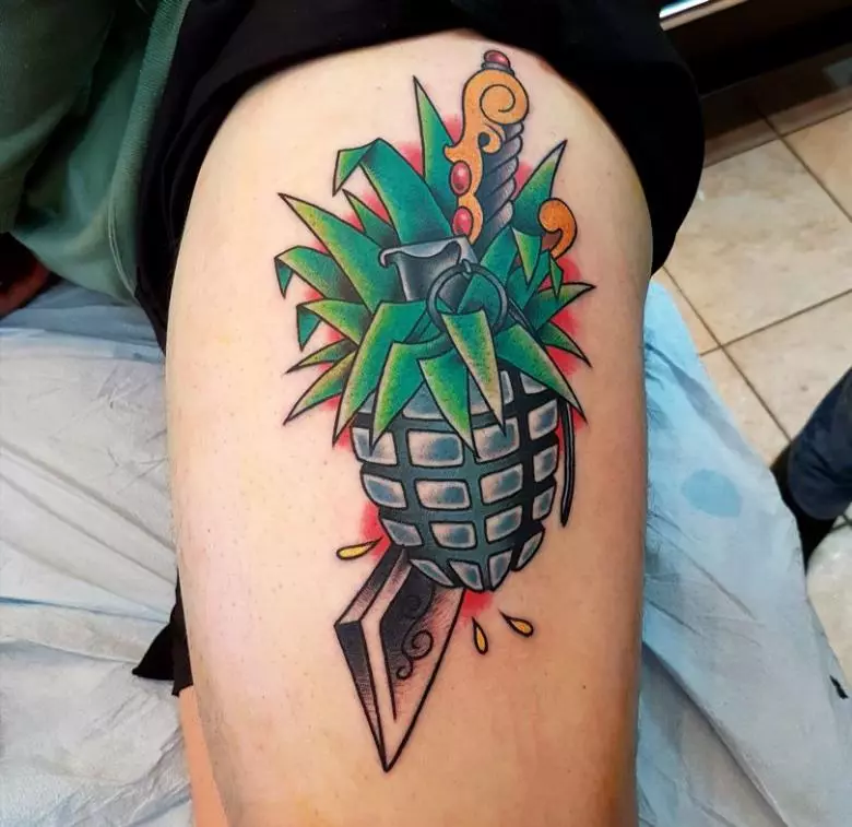 纹身“菠萝”：纹身和意义的草图，腿部，手和身体的其他部位的小而大纹身 256_13
