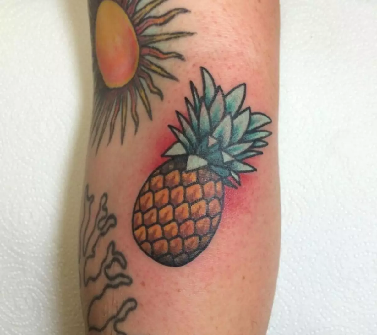纹身“菠萝”：纹身和意义的草图，腿部，手和身体的其他部位的小而大纹身 256_20