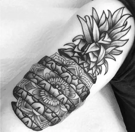 纹身“菠萝”：纹身和意义的草图，腿部，手和身体的其他部位的小而大纹身 256_23