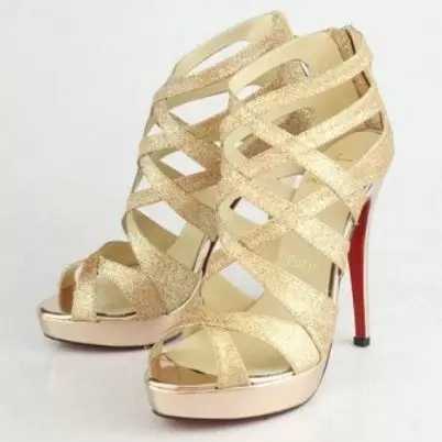 Χρυσά παπούτσια (46 φωτογραφίες): Τι να φοράτε χρυσά χρώματα γυναικεία παπούτσια, με ό, τι καλσόν να συνδυάσει 2570_18