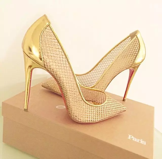 أحذية ذهبية (46 صورة): ماذا ترتدي أحذية نسائية ذهبية اللون، مع الجوارب من الجمع 2570_6