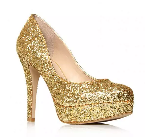 Gullsko (46 bilder): Hva skal du ha gyldne farger kvinners sko, med hvilke strømpebukser som skal kombineres 2570_9