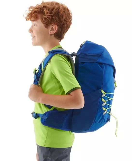 Backpacks na baya (106 hotuna): Bagge-baya na baya ga yara da kan ƙafafun, ƙananan da babba, fata da filastik, tare da allo kuma ba tare da 2573_20