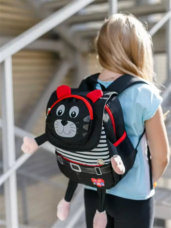 Backpacks na baya (106 hotuna): Bagge-baya na baya ga yara da kan ƙafafun, ƙananan da babba, fata da filastik, tare da allo kuma ba tare da 2573_5