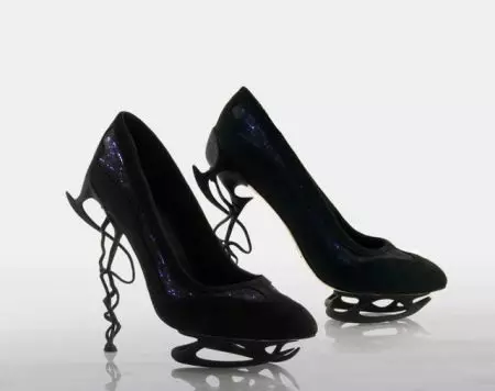 Παπούτσια Jimmy Chu (59 φωτογραφίες): Ποια είναι τα παπούτσια από τον Jimmy Choo, την επίσημη ιστοσελίδα, τι μοιάζει το πρωτότυπο, ποια γυναικεία μοντέλα είναι τα πιο μοντέρνα το 2021 2574_48