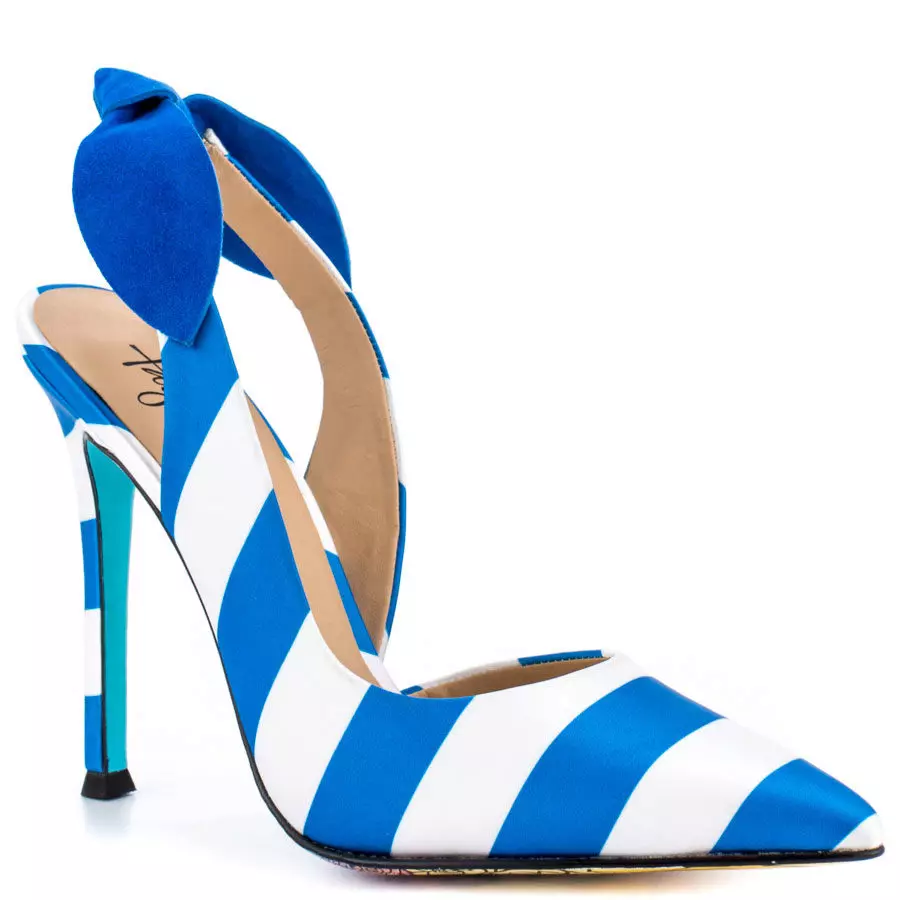 蓝色鞋子（80张照片）：深蓝色的女性模型，穿着穿着明亮的蓝色鞋子，紧身衣穿 2576_27