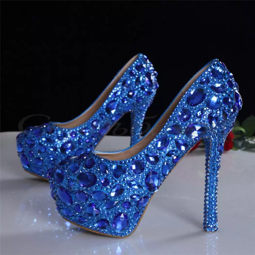 Mavi Ayakkabılar (80 Fotoğraf): Koyu Mavinin Bayan Modelleri, hangi parlak mavi ayakkabı giyen, giymek için 2576_45
