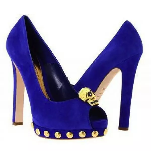 蓝色鞋子（80张照片）：深蓝色的女性模型，穿着穿着明亮的蓝色鞋子，紧身衣穿 2576_50