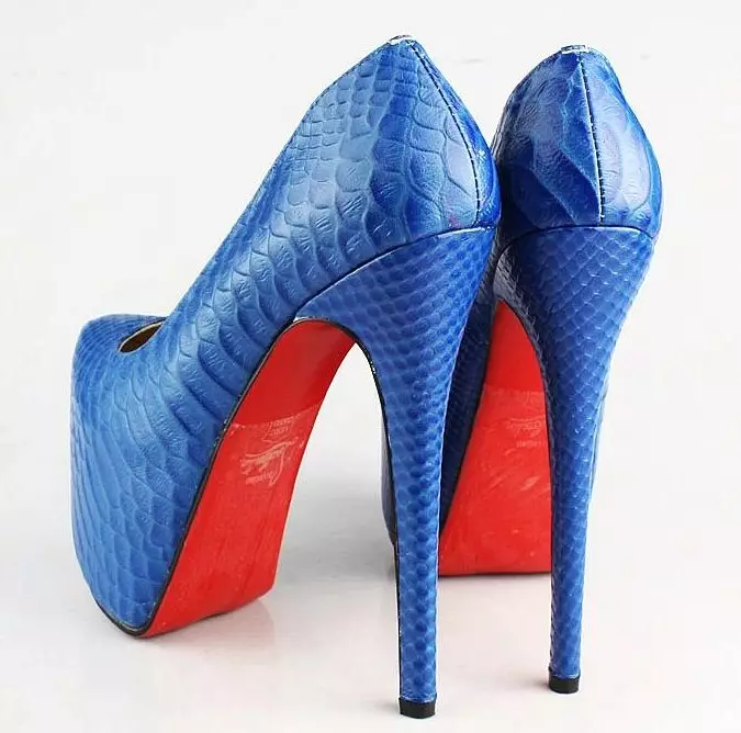 Kasut Biru (80 gambar): Model wanita biru gelap, yang memakai kasut biru terang, yang ketat dipakai 2576_54