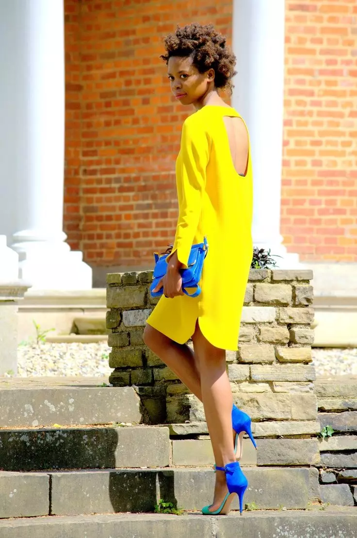 Giày màu xanh (80 ảnh): Người mẫu nữ màu xanh đậm, với đôi giày màu xanh sáng, quần bó sát 2576_61