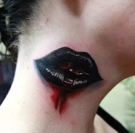 Tattoo in de vorm van lippen: schetsen. Tatoeages op de nek en handen. De waarde van een tatoeage in de vorm van een kus voor mannen en meisjes. Rode lippen met tong en andere opties 257_18