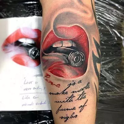 Tattoo in the form of lips: sketches. Tattoos on the neck and hands. The value of a tattoo in the form of a kiss for men and girls. Red lips with tongue and other options 257_26