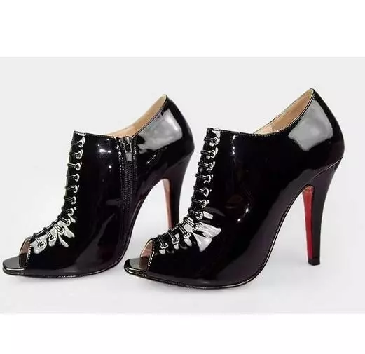 Labuthen чевли (72 фотографии): Женска лабораторија со црвени стапала, оригинално црно од Кристијан Louboutin 2021, колку чини 2584_12