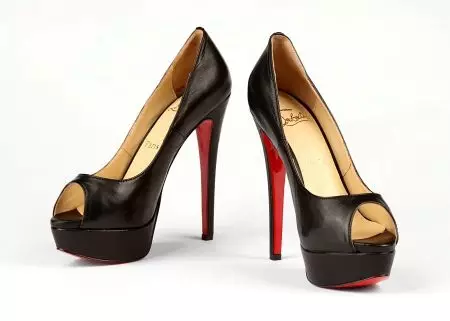 Labuthen чевли (72 фотографии): Женска лабораторија со црвени стапала, оригинално црно од Кристијан Louboutin 2021, колку чини 2584_25