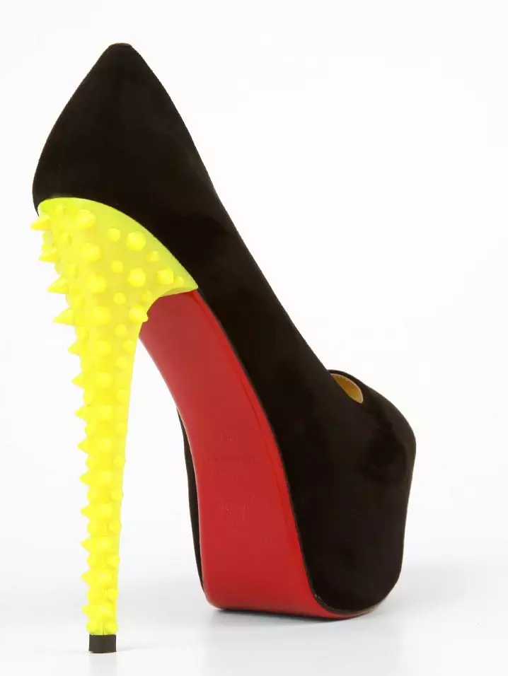 Labuthen чевли (72 фотографии): Женска лабораторија со црвени стапала, оригинално црно од Кристијан Louboutin 2021, колку чини 2584_26