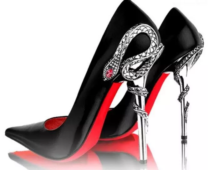 Labuthen чевли (72 фотографии): Женска лабораторија со црвени стапала, оригинално црно од Кристијан Louboutin 2021, колку чини 2584_29