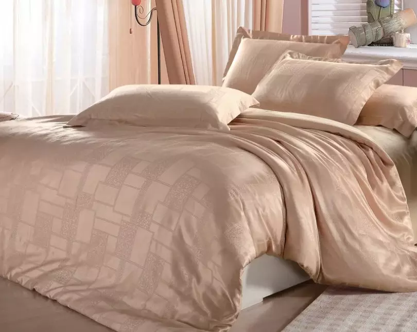 Bed linen Bugatti: Whose production? Overview of the company's bedding. Reviews about sets 25857_10