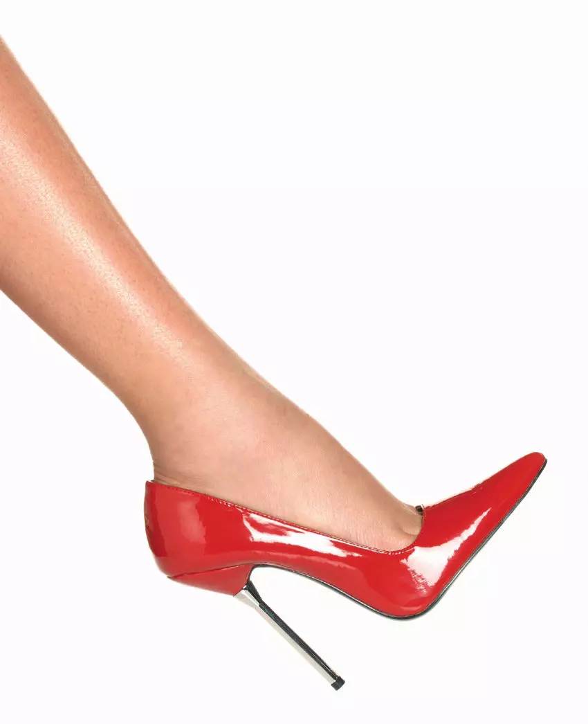 Heel shoes (112 wêne): Kincên jinan li ser heel, modelên bi hebên jêkirin û şûna wan, ku hebên ku ji bo jinê bêkêmasî ne 2590_19