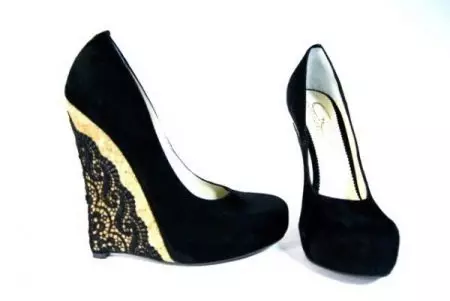 Heel shoes (112 wêne): Kincên jinan li ser heel, modelên bi hebên jêkirin û şûna wan, ku hebên ku ji bo jinê bêkêmasî ne 2590_43