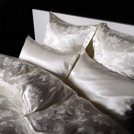 Pillowcases de seda: desde a seda natural e artificial. Como elixir e como lavar? Dimensións e deseño 25916_27