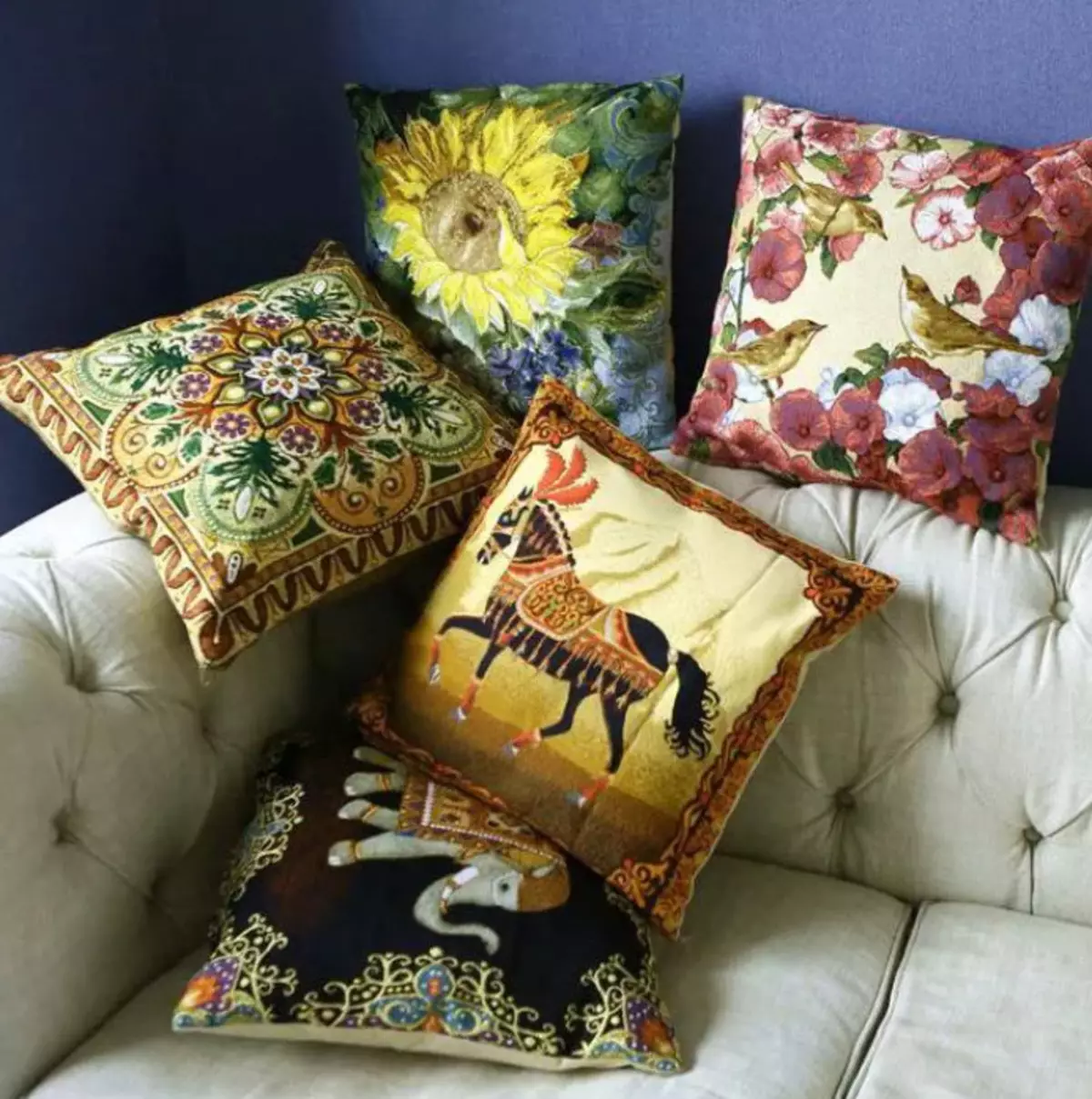 Tapestry Pillowcases: Dekorative putevar på puter i interiøret, funksjonene og designen. Hvordan velge og ta vare på? 25917_16