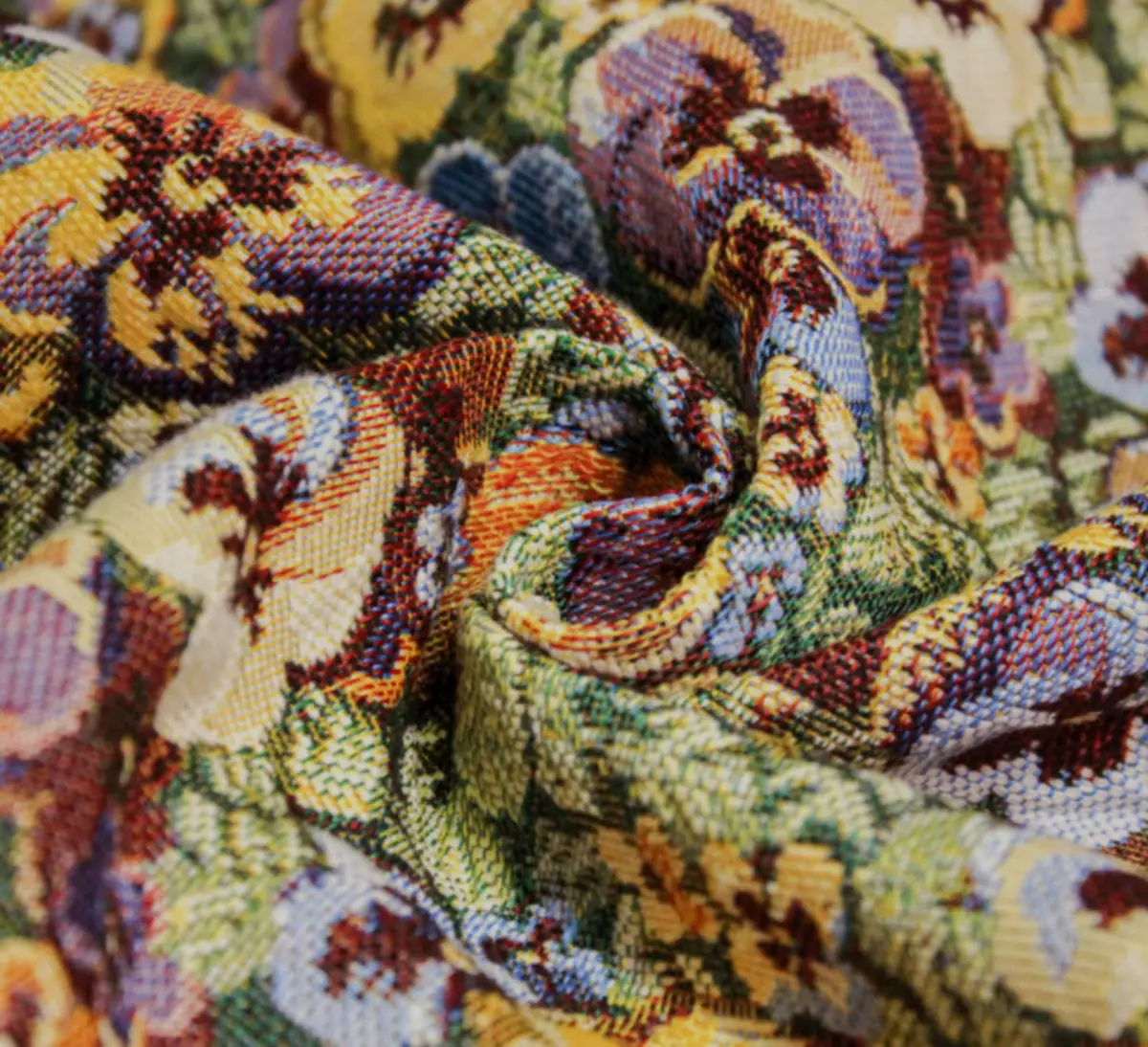 Tapestry pillowcases: په کورنيو چارو، بڼې او ډیزاین بالښتونه زينتي pillowcases. څنګه وټاکي او د پروا؟ 25917_6