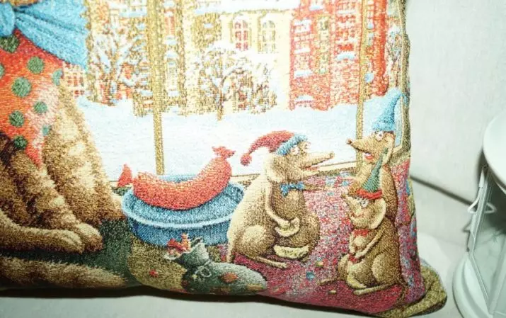 ខ្នើយរបស់ Tapestry: ខ្នើយតុបតែងលម្អនៅលើខ្នើយខ្នើយនៅខាងក្នុងលក្ខណៈពិសេសនិងការរចនា។ តើធ្វើដូចម្តេចដើម្បីជ្រើសរើសនិងយកចិត្តទុកដាក់? 25917_8