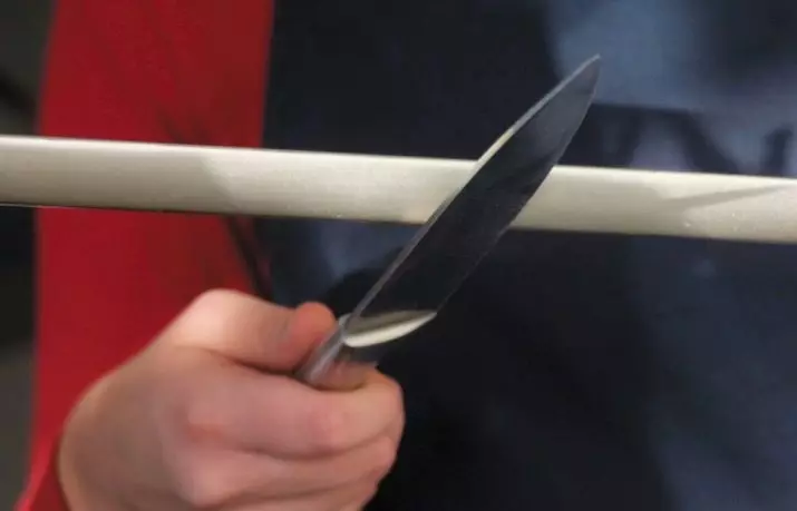 चाकू धारण करण्यासाठी मुसेट: मुसेट सह चाकू sharpen आणि संपादित कसे? ते कसे योग्य आहे? 25918_10
