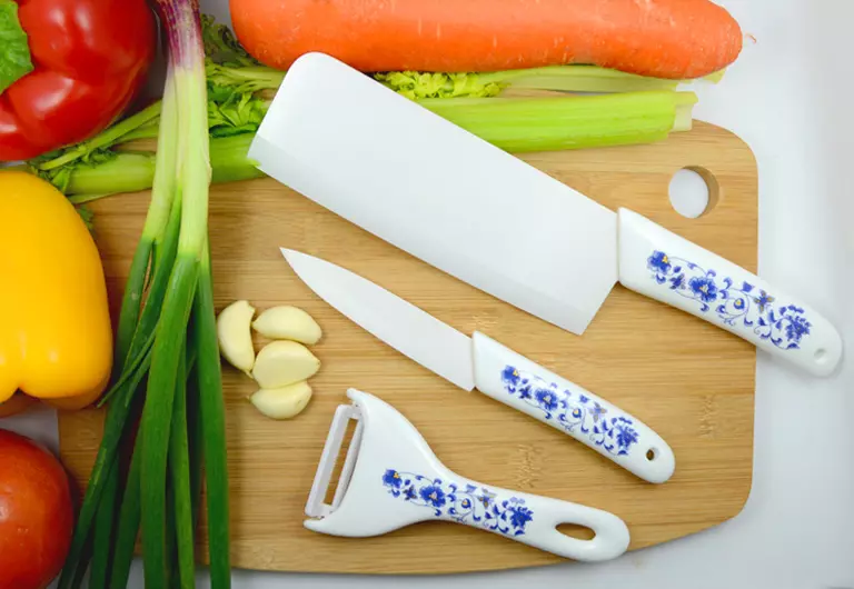 Seramik bıçaklar (34 fotoğraf): avantajlar ve dezavantajlar. Nasıl bir mutfak bıçağı seçilir? Nasıl sessizde? Ne kesebilir? Musteri degerlendirmeleri 25919_2