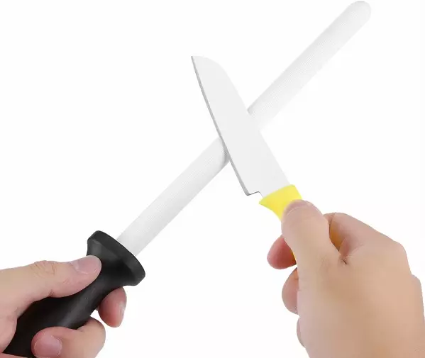 Seramik bıçaklar (34 fotoğraf): avantajlar ve dezavantajlar. Nasıl bir mutfak bıçağı seçilir? Nasıl sessizde? Ne kesebilir? Musteri degerlendirmeleri 25919_23