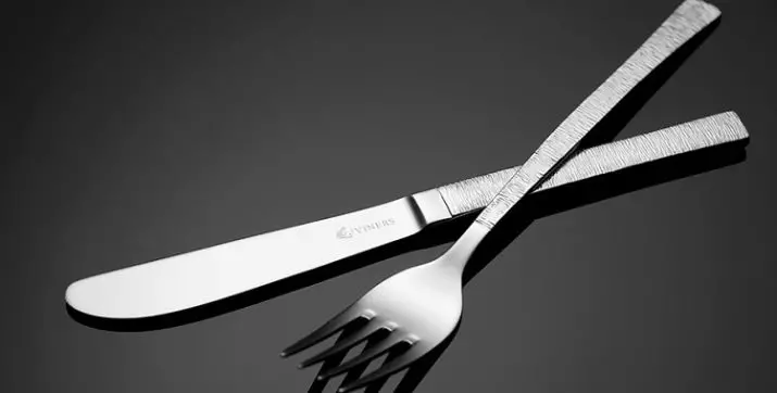 Stolni nož (22 fotografije): Posluživanje noževa za ribu i meso, druge vrste. Kako odabrati skup dobrog čelika? 25925_22