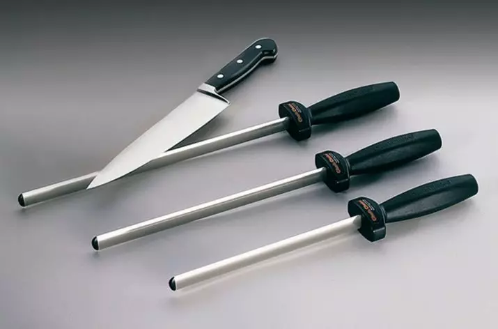 用於刀的磨刀器（45張照片）：具有可調節銳化角度的型號。綜述專業電動線圈，手動，陶瓷和鑽石磨刀器 25929_16