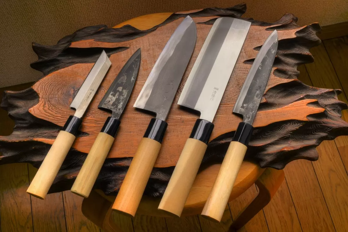 سكاكين المطبخ المزورة (17 صورة): السكاكين اليدوية الوصف للمطبخ، أمثلة جميلة على السكاكين اليدوية 25933_3