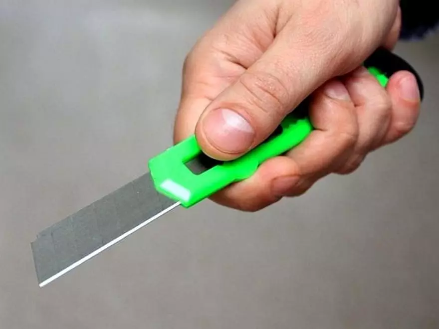 Stationery Knife (26 foton): Professionella knivar för bokstäver och för fotografiskt papper, andra arter. Hur man väljer en bra stor och liten kniv? 25938_10