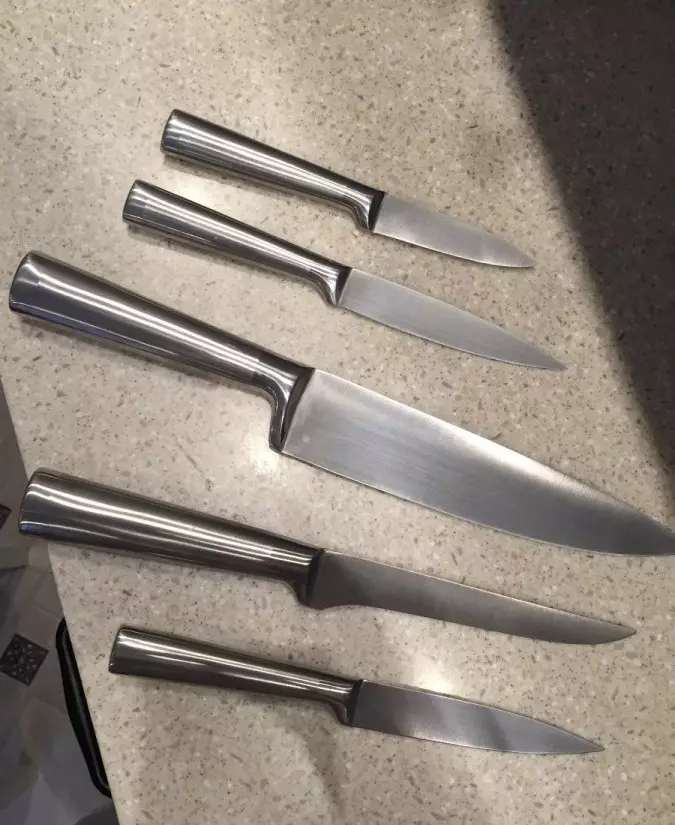 Knives yang lebih tinggi: Ciri-ciri set pisau dapur. Siapakah pengeluar pisau ini? Ulasan 25943_3