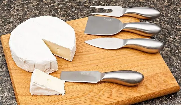 یک چاقو برای پنیر (33 عکس): مجموعه ای از چاقو پنیر برای برش، مدل های دو دستگیره. چگونه از چاقو پنیر حرفه ای استفاده کنید؟ 25944_17