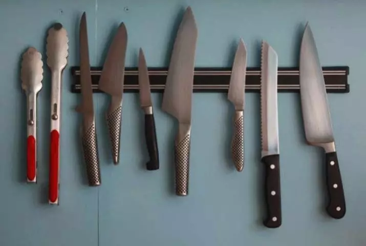 En kniv för ost (33 bilder): en uppsättning ostknivar för skärning, modeller med två handtag. Hur man använder professionella ostknivar? 25944_32