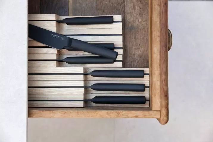 En kniv för ost (33 bilder): en uppsättning ostknivar för skärning, modeller med två handtag. Hur man använder professionella ostknivar? 25944_33